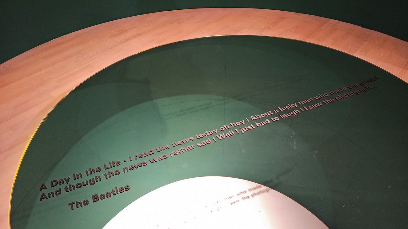 Zitat der Beatles Songs "A Day in the Life" im Tanzmuseum des Deutschen Tanzarchivs
